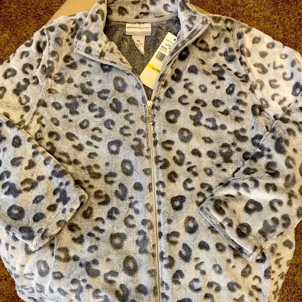 NWT Gray Print Fleece Jacket